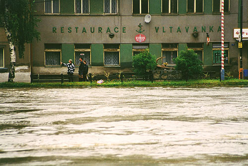 flood 2002 - davle